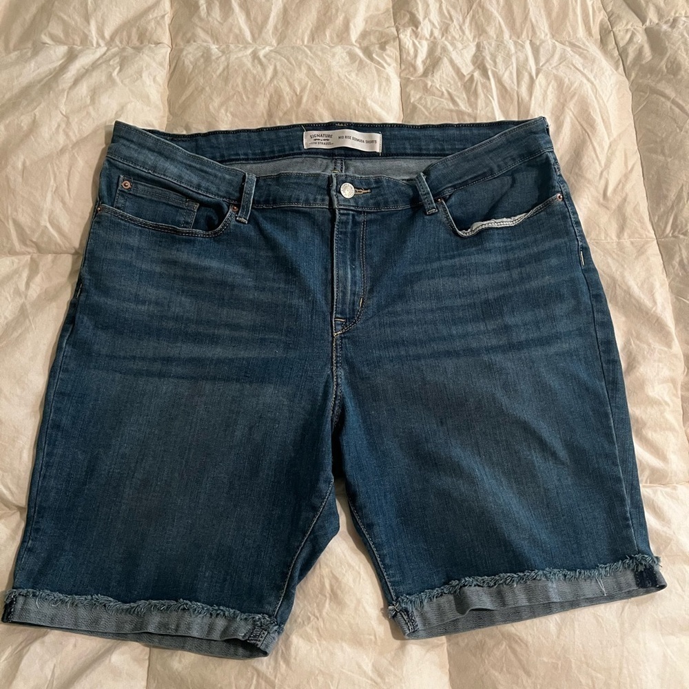 Levi’s Signature Jean mid Rise Bermuda Denim Shorts Medium Wash Size 20